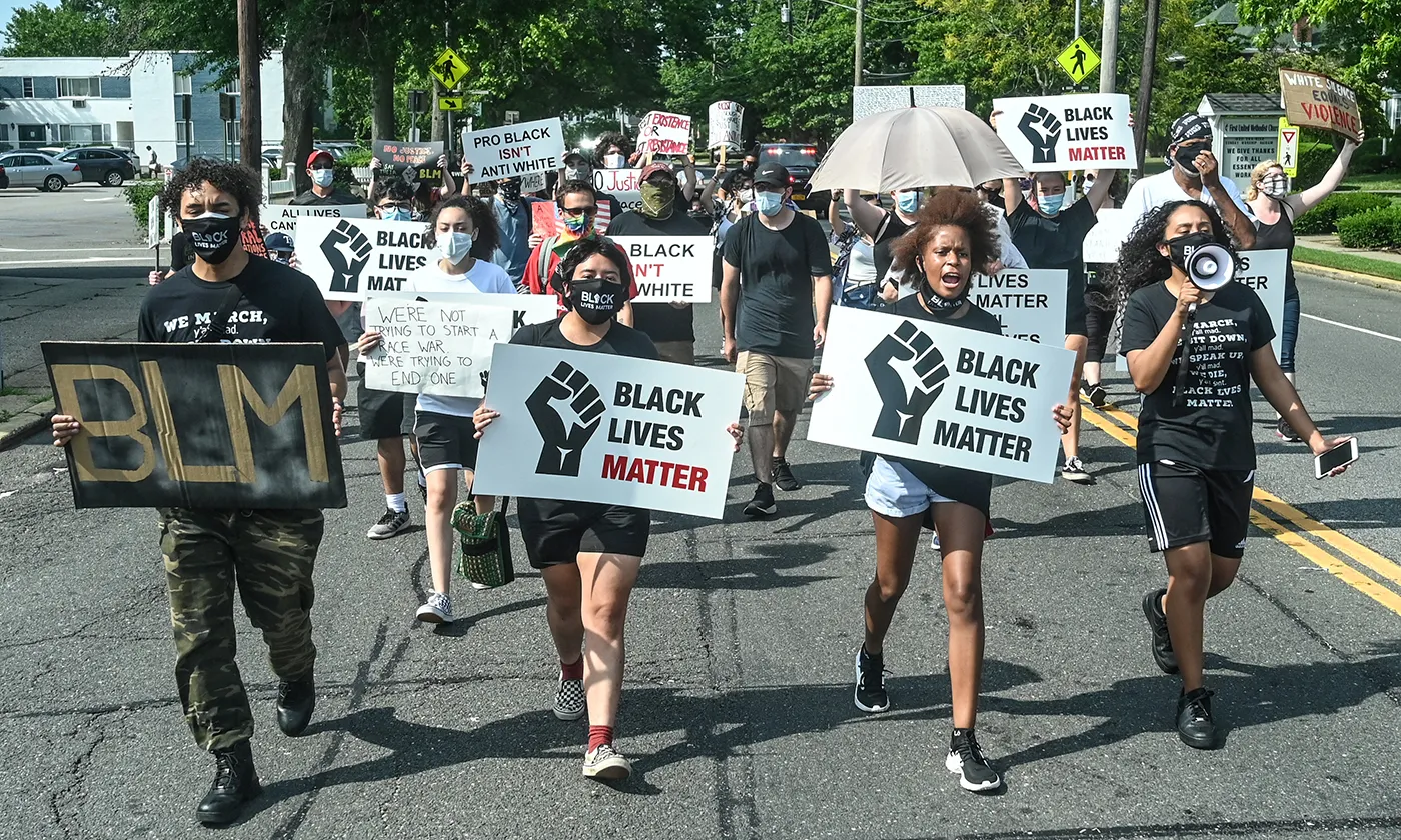 Protestingblm-amityville-protest